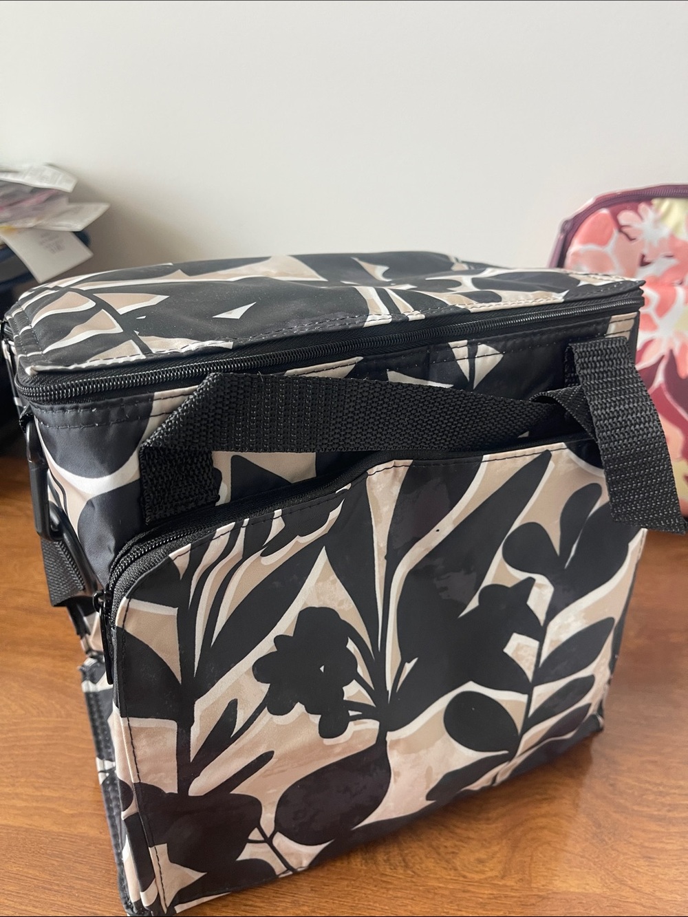 thirty-one Black and Cream Floral Insulated Lunch Tote